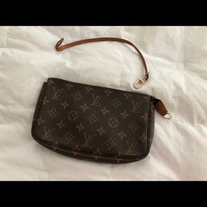 Authentic Louis Vuitton pochette